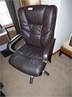 OFFICE CHAIR & WOOD SHELF & CONTENT