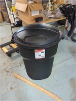 Rubber maid 32 gallon trash can