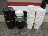 5 Gallon Buckets with Lids & Round Storage