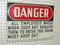 METAL DANGER KEEP OUT ADV SIGN -- 20 X 14