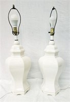 AMH3854 Two White Urn Lamps