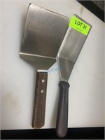 PAIR OF HEAVY DUTY BURGER FLIPPERS