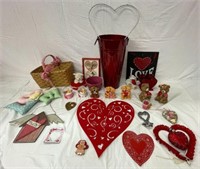 AMH3860 Valentine Decor Lot Signs Figurines