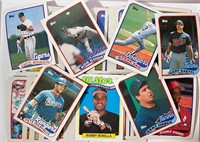 LOT OF 100-1989 TOPPS TRADING CARDS