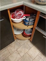 Collection of kitchen wares