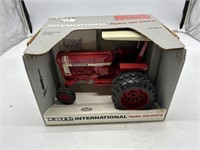 International Hydro 100 ROPS Tractor 1/16