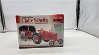 Farmall 400 Wide Front Tractor 1/16 Toy Farmer