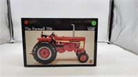 Farmall 706 Tractor 1/16