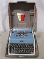 Olivetti Underwood 21 Typewriter