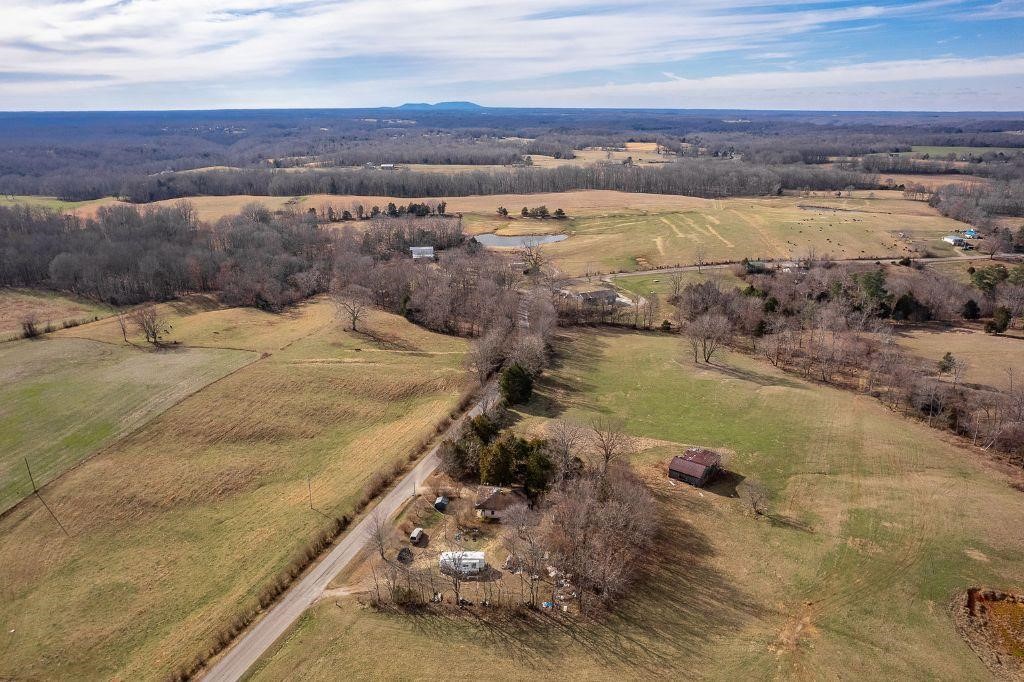 ABSOLUTE-758 Betterton Rd Walling,TN-Old Home/Barn/2.78AC