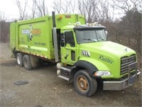 2008 Mack Truck w/ Heil Garbage Truck Body