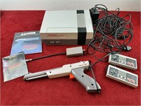1986 NINTENDO CONSOLE AND ACCESSORIES WORKS GREAT!