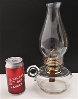 Ancienne lampe à l'huile avec poignée