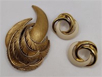 Crown trifari brooch post earrings