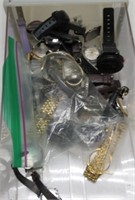 LOT OF VINTYAGE MENS & WOMENS WRIST WATCHES