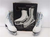 Sears Ladies Size 7 White Ice Skates