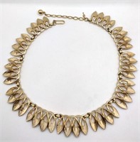 Crown Trifari gold tone collar necklace 15in