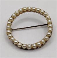Gold tone faux pearl wreath brooch