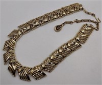 Coro gold tone necklace 17 in