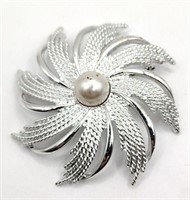 Sarah Coventry silver tone faux Pearl brooch