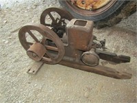 HIT & MISS DOUBLE FLY WHEEL ENGINE ON WOOD RUNNERS
