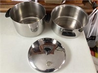 2 metal pots