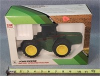 1/32 John Deere 8960 Battery Tractor