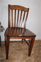 ANTIQUE WOOD CHAIR (NICE)