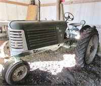 Oliver 66 Row Crop tractor, gas