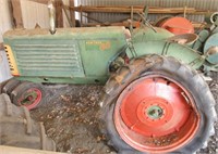Oliver 88 Row Crop tractor, gas