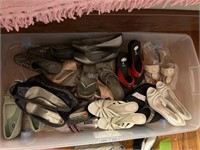 Tub of shoes - 6.5 & 7