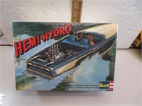 Revell 1971 Hemi-Hydro 1:25 Ski Boat & Trailer Kit