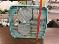 Vintage Dominion turquoise box fan untested