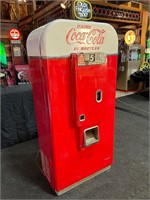 1939 Vendo 80 Vintage Coca-Cola Machine