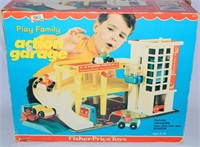 Fisher-Price 930 Action Garage 4 Cars People Toy