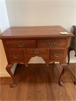DINING ROOM END TABLE WITH QUEEN ANNE LEGS