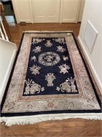 AREA ROOM RUG SIZE 5 X 8 NO NAME OR LABEL