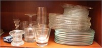 SELECTION OF GLASSWARE