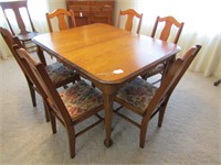EARLY 1900'S OAK DINING ROOM TABLE W/ 6 CHAIRS, 3