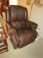 BROWN LEATHER LAZY BOY RECLINER