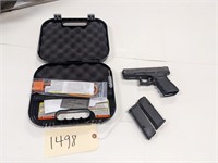 Glock AT 9x19 Hand Gun w/ (2) Clips & Case