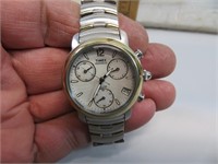 Timex Quartz  Indiglo WrIst Watch (Needs battery)