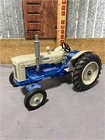 ERTL 1:16 FORD 5000 TRACTOR, 1988 SPECIAL EDITION,