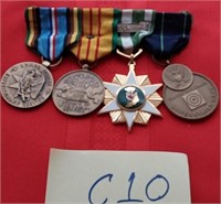 F - LOT OF 4 MILITARY MEDALS (C10)