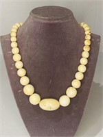 ANTIQUE CHINESE IVORY NECKLACE ROUND BEAD