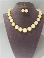 ANTIQUE CHINESE IVORY NECKLACE ROUND BEAD