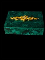 FRENCH ORMOLU-MOUNTED GREEN MALACHITE BOX