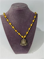 NICE AMBER NECKLACE WITTH SILVER BEADS