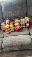 Various Garfield stuffed animals