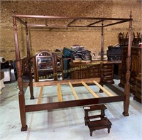 Thomasville Full Size 4 Poster Bed frame /canopy